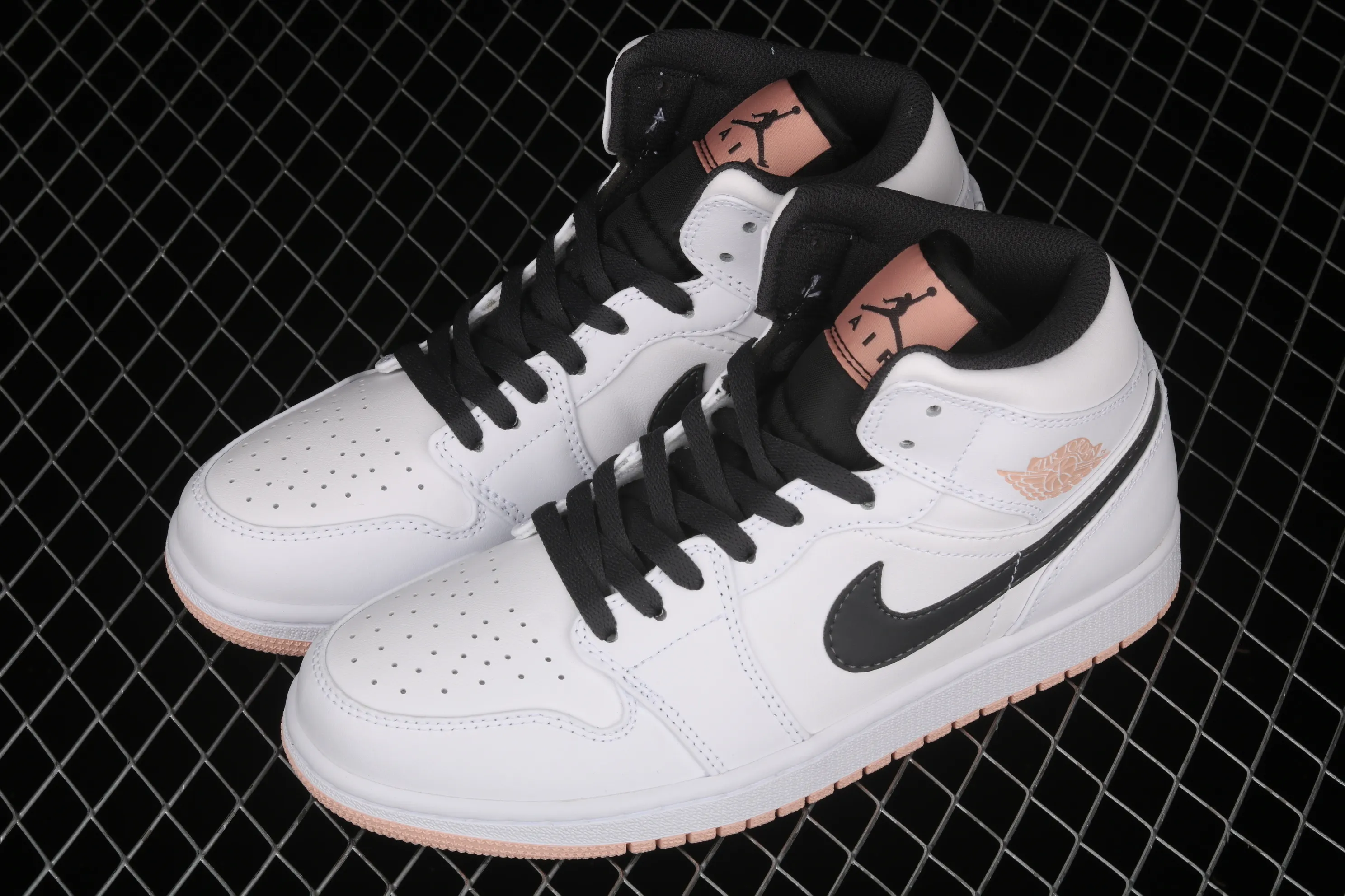 All categories Air Jordan Jordan series basketball shoes Air Jordan 1 Mid Air Jordan 1 Mid AJ1 Joe 1 white and black cherry blossom powder Zhongbang basketball shoes 554725-180